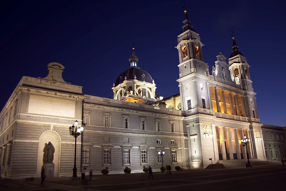 1200-tino-natural-stone-catedral-almudena-madridCatedral_de_la_Almudena-Madrid-Nocturna
