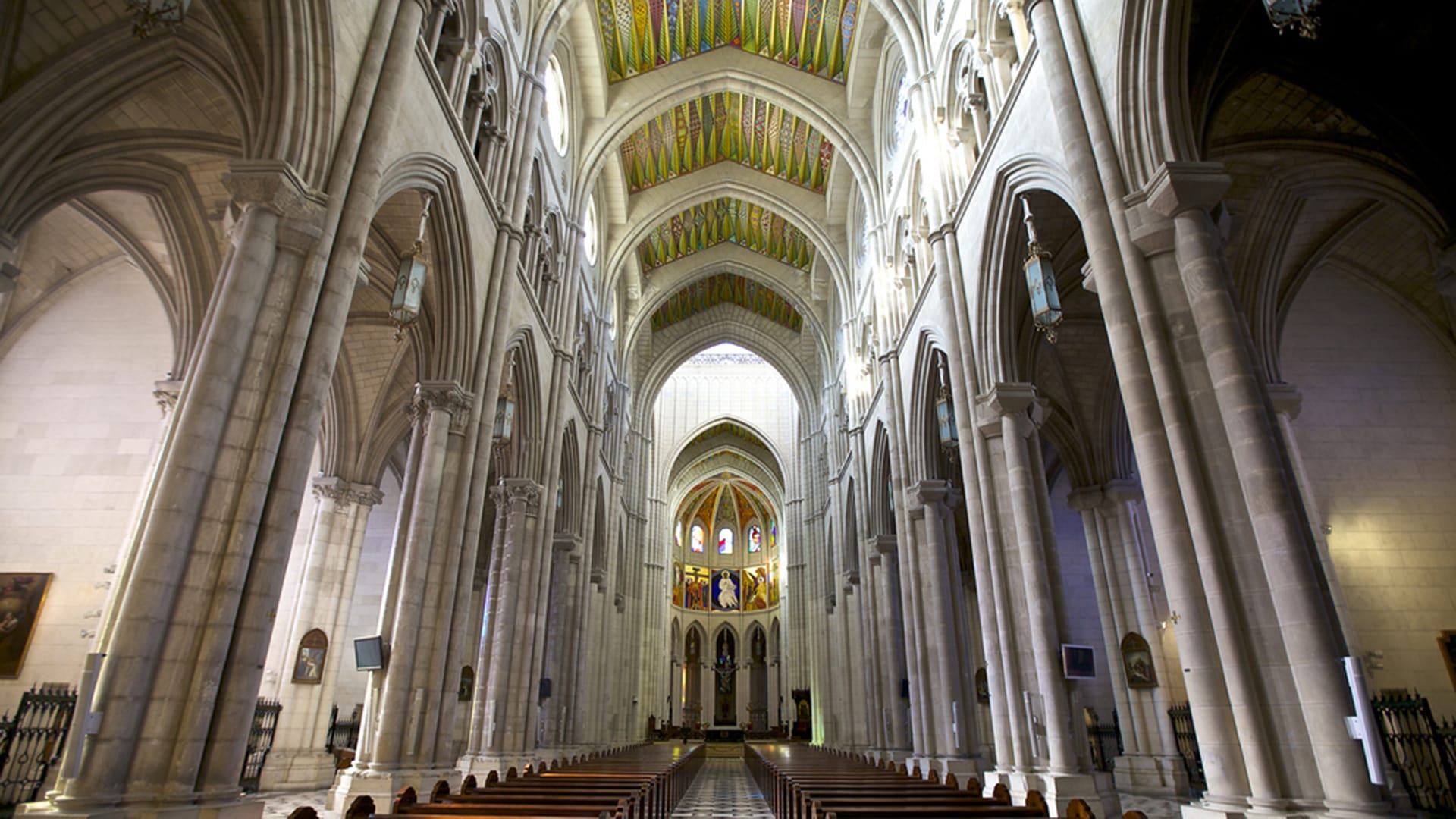 HEADER-tino-natural-stone-catedral-almudena-madrid10712945574_99260d6451_b