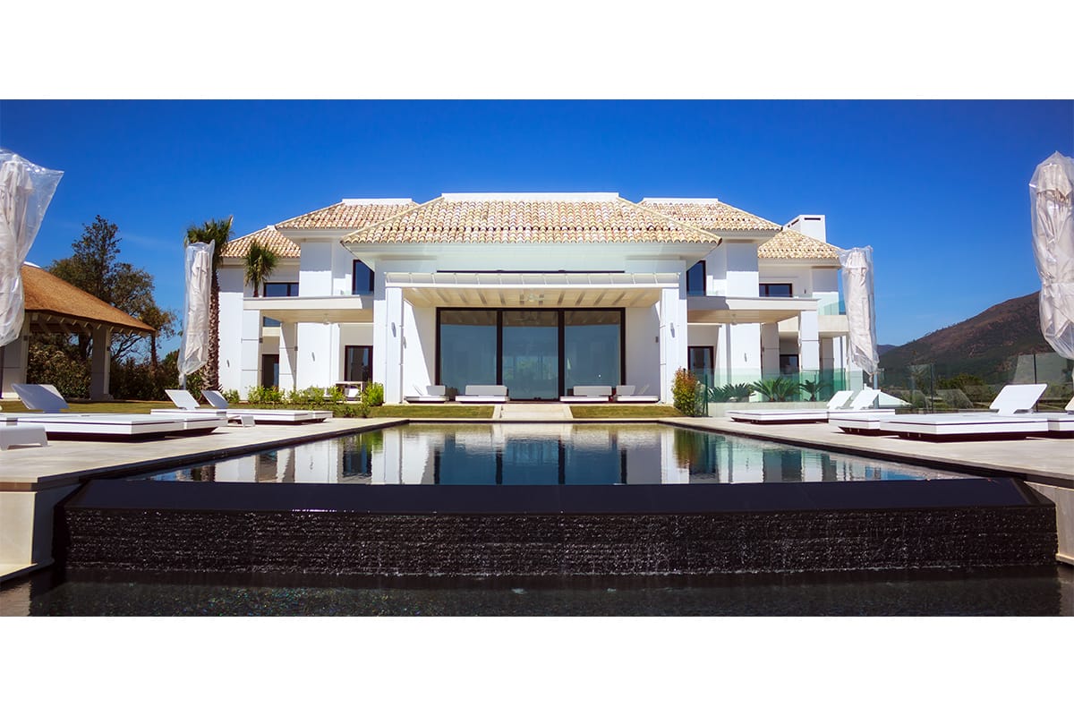 IMAGE3-R_tino-proyectos-villa-lujo-zagaleta-marbella-piscina-crema-bianco