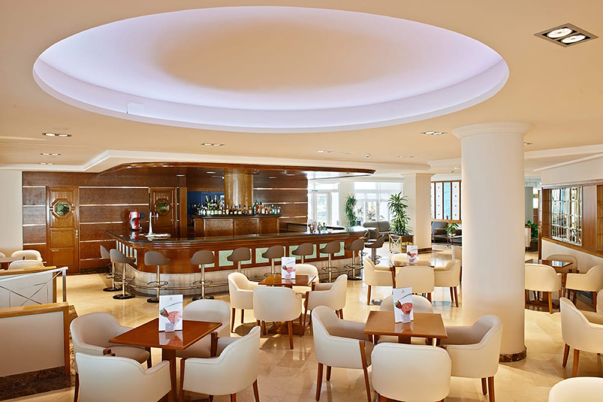1-hotel-hipo-campo-playa-mallorca-restaurante-crema-marfil