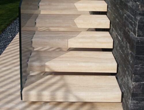 Escaleras de piedra natural en interiores y exteriores