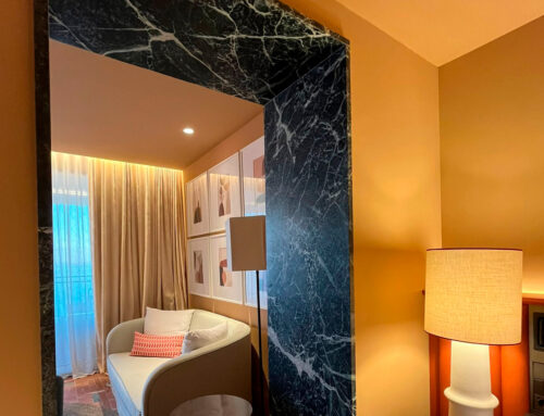 Honoring in natural stone: participation in the emblematic suite of Hotel El Fuerte