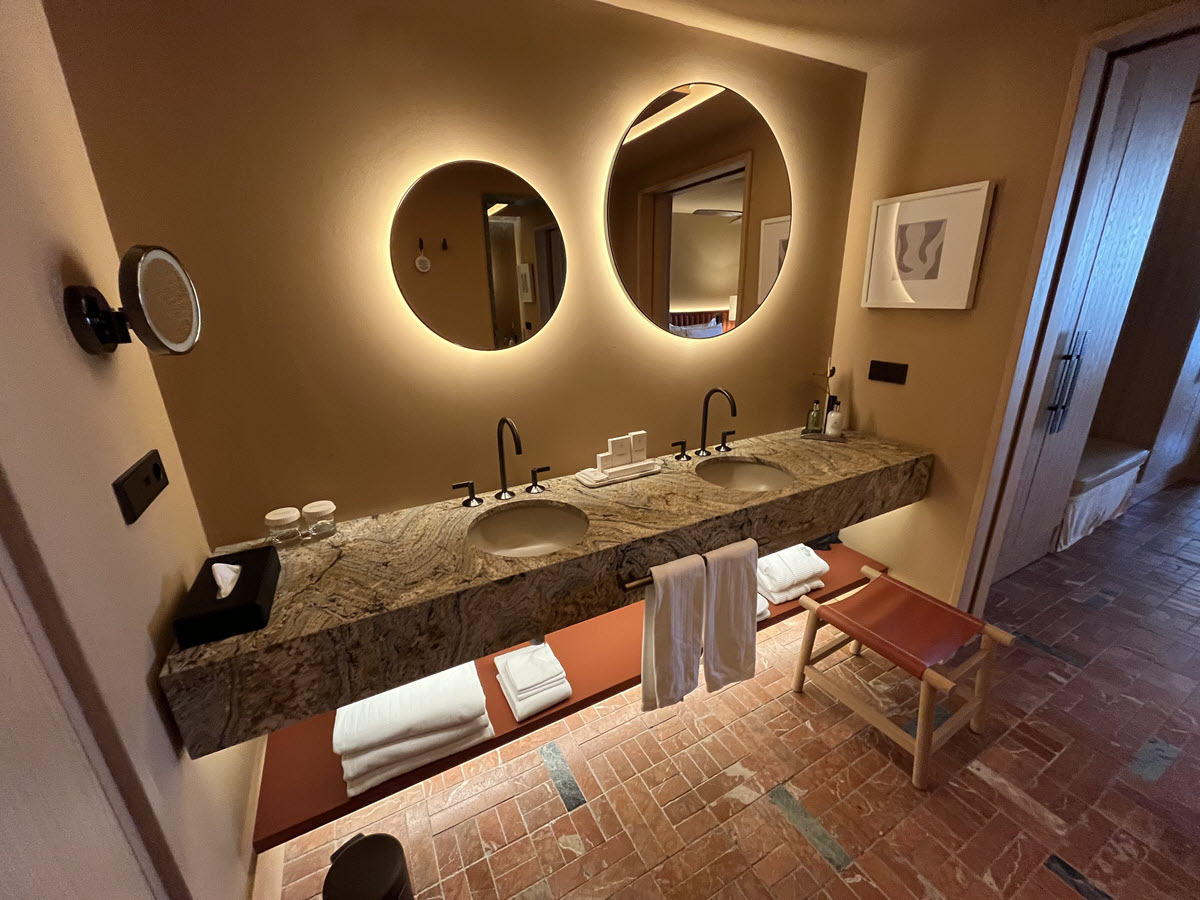 Servicio integral revestmientos arquitectónicos y muebles de piedra natural EL Fuerte Marbella