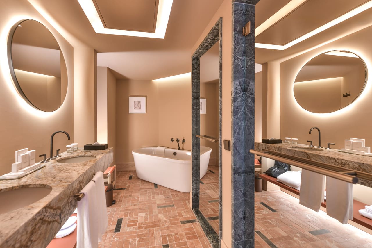 Servicio integral revestmientos arquitectónicos y muebles de piedra natural EL Fuerte Marbella
